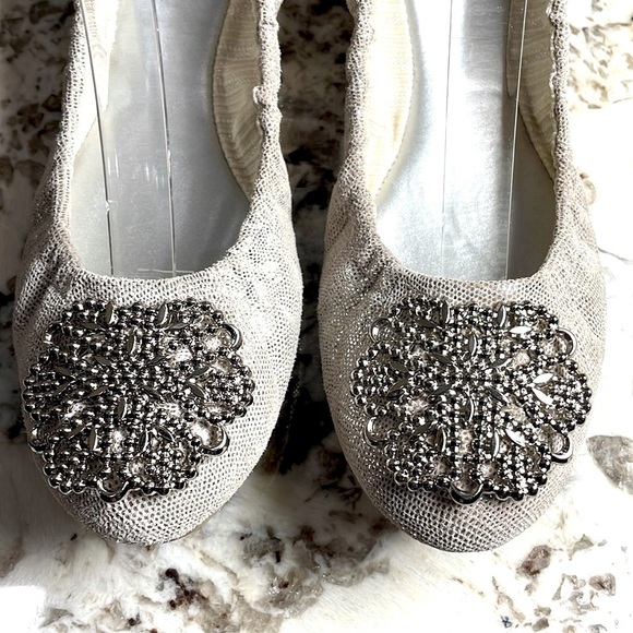 Tahari Valerie Leather Silver Sparkle Sparkly Ballet Flats Sz 6.5 - Picture 3 of 11